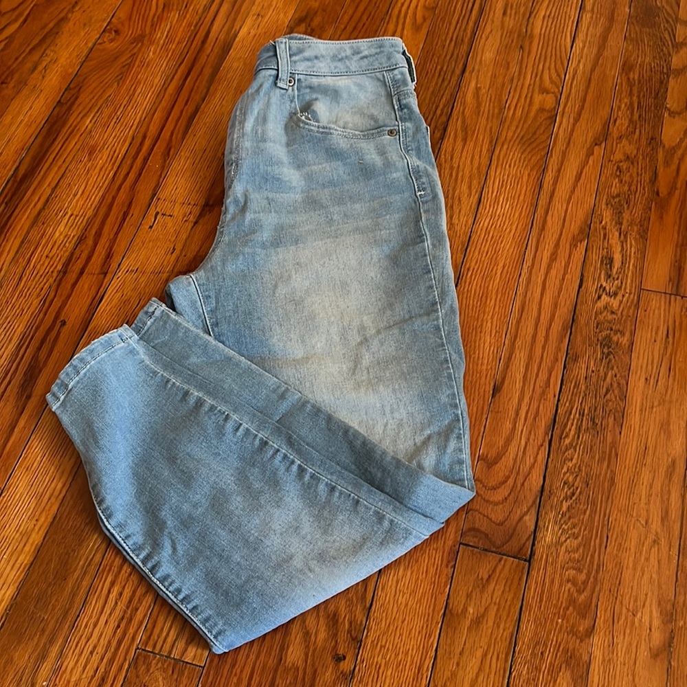 SO Light wash High Rise Jeggings lol